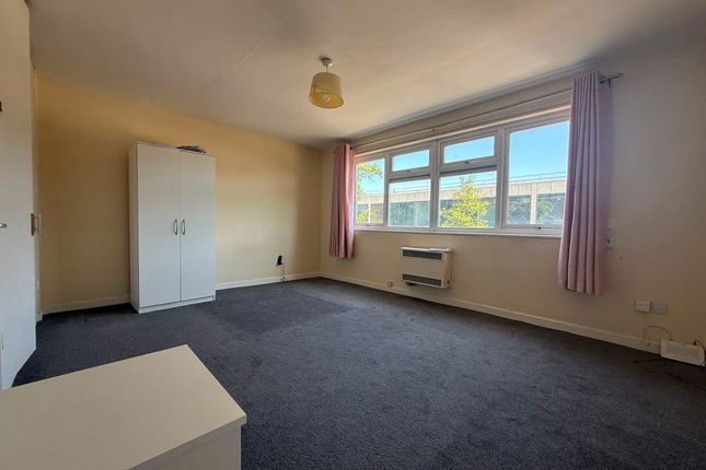 Studio flat on 124, North Tenth Street, Milton Keynes, £80,000