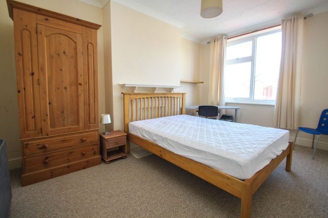 296a Charminster Road, Bournemouth photo 3