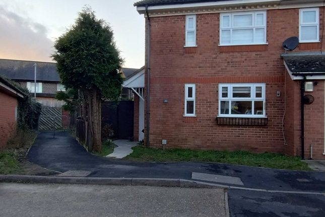 End terrace house for sale in Autumn Glades, Leverstock Green