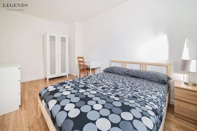 Room to rent in Shadwell Gardens, London