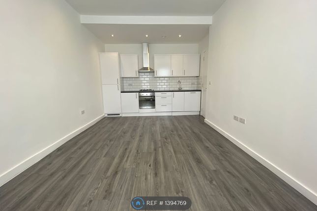 4 bed flat to rent in Green Lanes, London N4