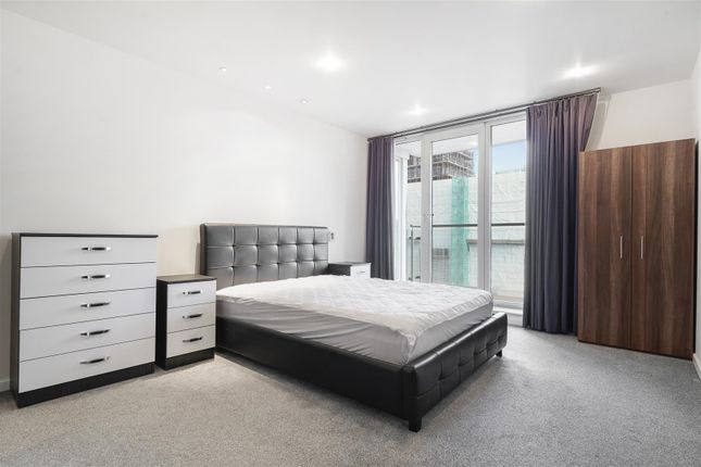 Flat 131, The Oxygen, Royal Victoria Dock photo 4