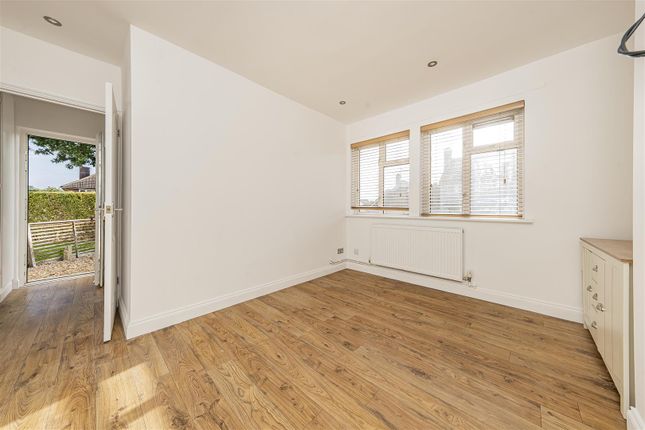 2, Hindhead Green, Watford photo 3