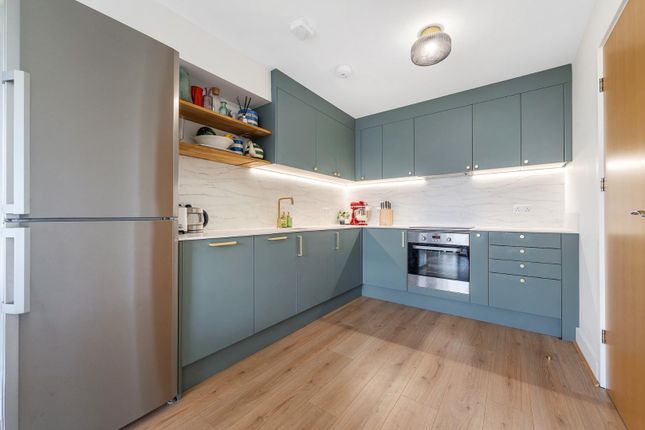 Flat 15, 5, Limerick Close, London photo 4