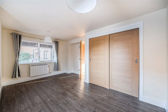 Flat 1,, Fisher Court, Mortimer photo 4