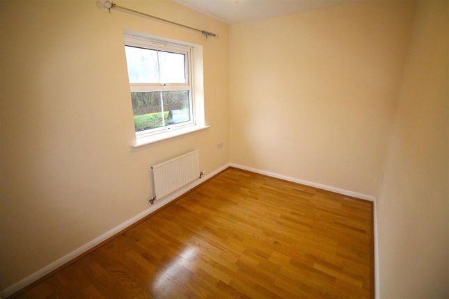 24, Stonechat Road, Rugby photo 5