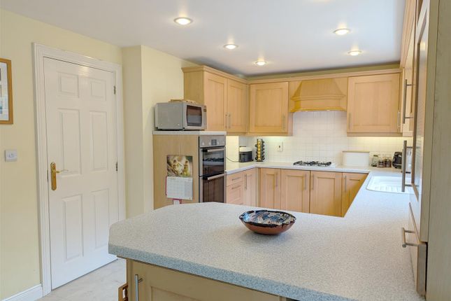 9, Spa Meadow Close, Newbury photo 3