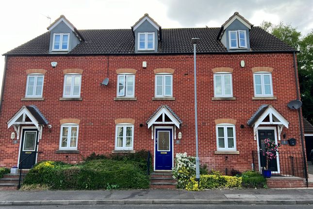Town house for sale in Spinners Close, Mansfield, Nottinghamshire