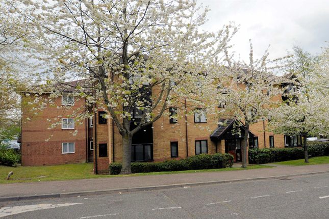 Flat to rent in Woodland Grove, Epping