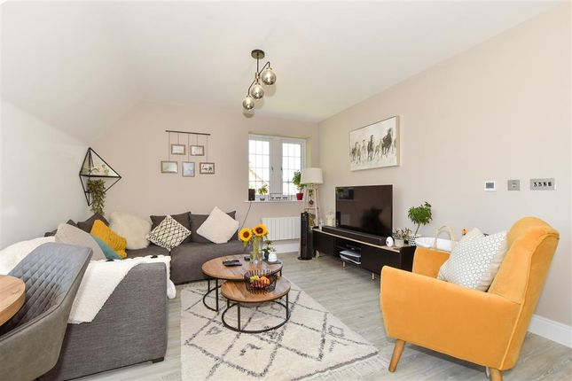 Thumbnail Flat for sale in Tilney Drive, Horsham, West Sussex