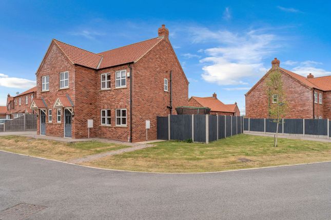 3-bed house on 15, Runway Lane, Holton-Le-Clay, £200,000