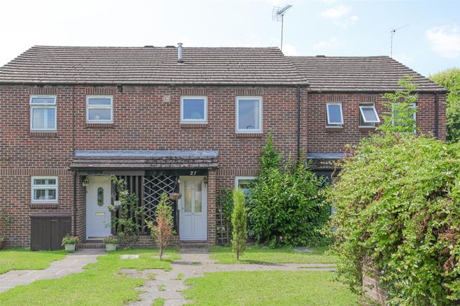 Terraced house to rent in Nuffield Close, Didcot