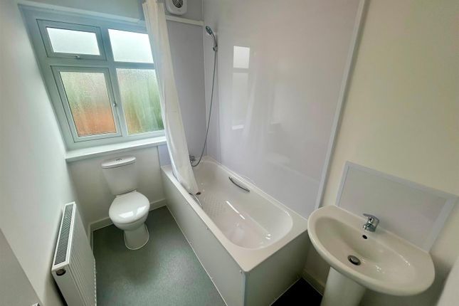 77A, Somerset Gardens, Hornchurch photo 3
