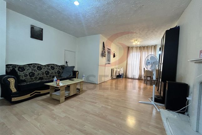 10, Balisfire Grove, Leicester photo 3