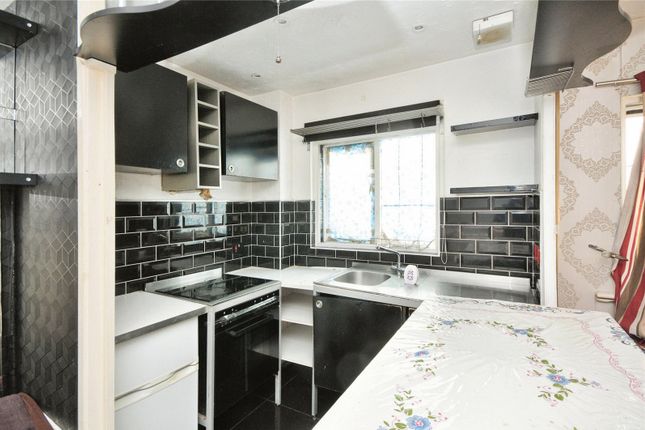 Flat for sale in Cumberland Place, London