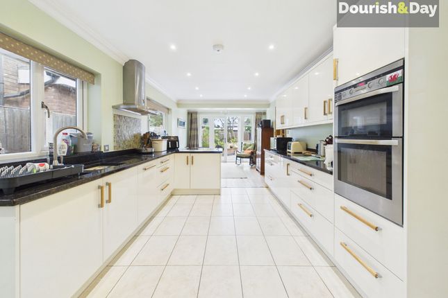 76 Victoria Way, Stafford photo 4