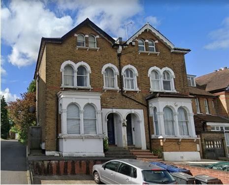 Flat to rent in Crescent Road, London