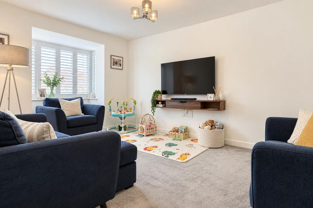 6, Cobbins Brook Way, Dunmow photo 3