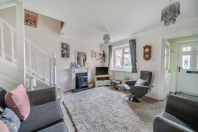 29, Gaskell Close, Alton photo 2