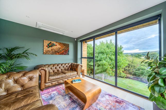 1 Chantry Close, Pulborough photo 2