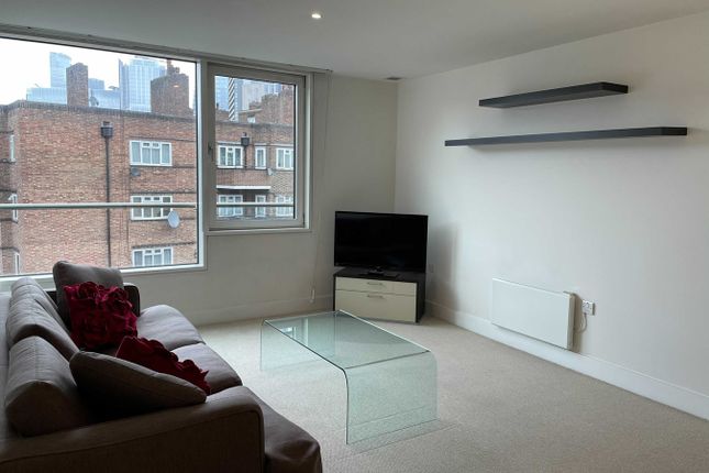 Flat to rent in Empire Square, London, London