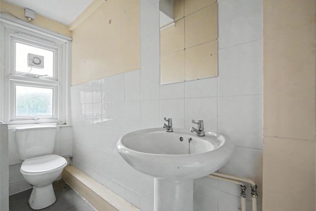 25 Flat A, Lucien Road, London photo 5
