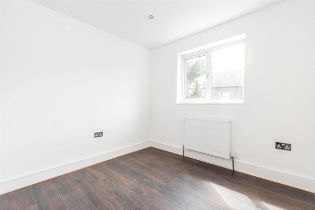Flat to rent in Glengall Road, Woodford Green