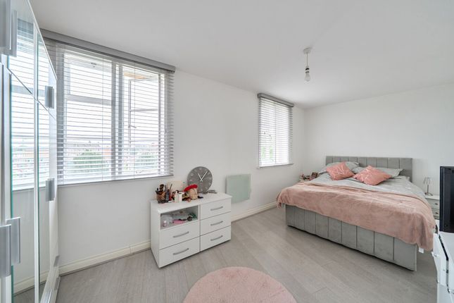 Flat 25, Aldermen Court, London photo 4
