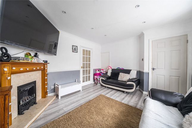 29, Victoria Avenue, Camberley photo 4