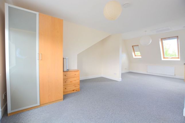 433c, Uxbridge Road, Hatch End photo 2