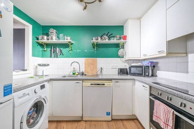 2-bed flat on Jardine Road, E1W, Wapping, £595,000