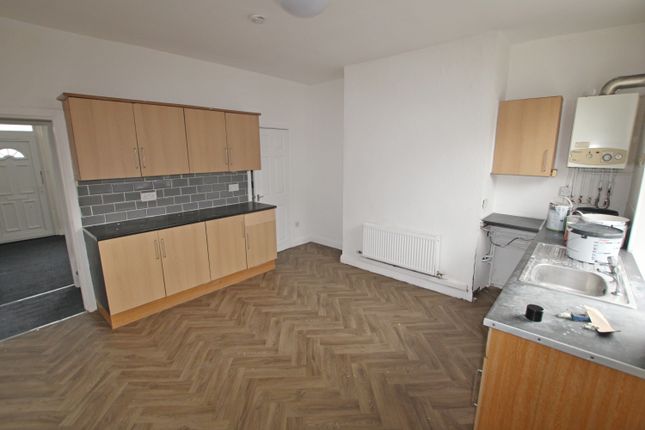 32, William Street, Colne photo 4