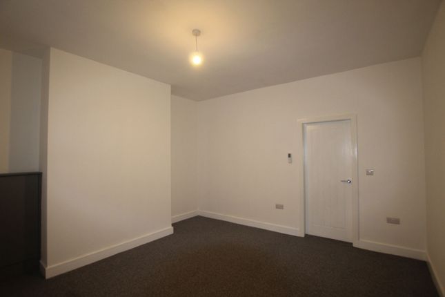 12 Warwick Street, Rochdale photo 3