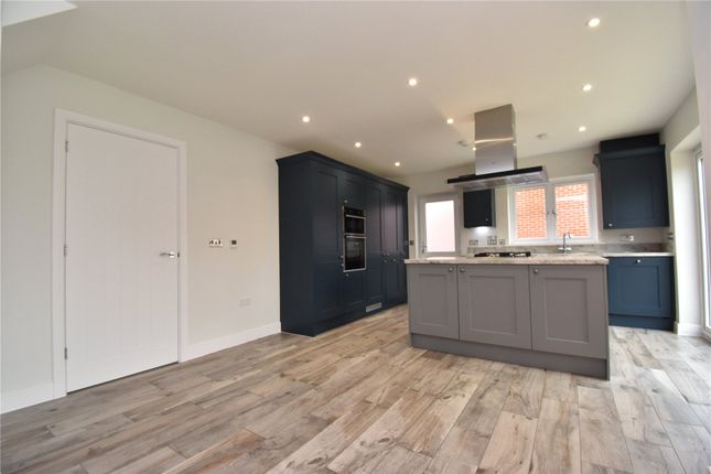 6, Rose Fields, Manningtree photo 3
