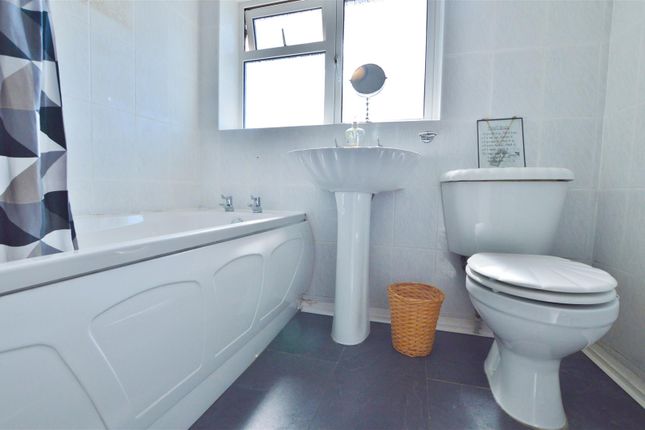 61A, Goodwin Road, Slough photo 4