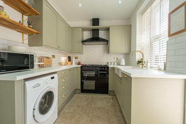 18 Fields Park Terrace, Newport photo 2