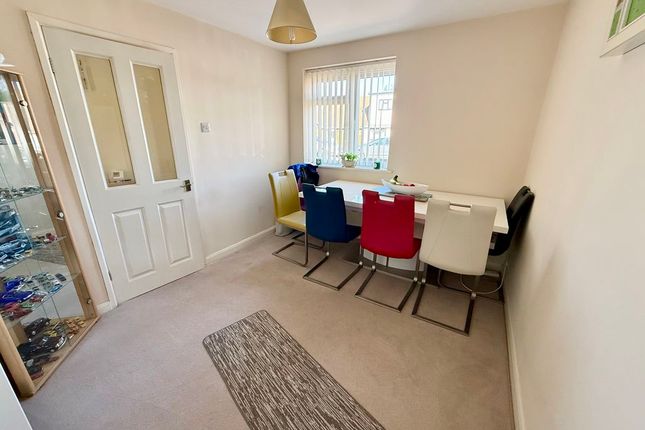 21, Chapterhouse Road, Luton photo 4