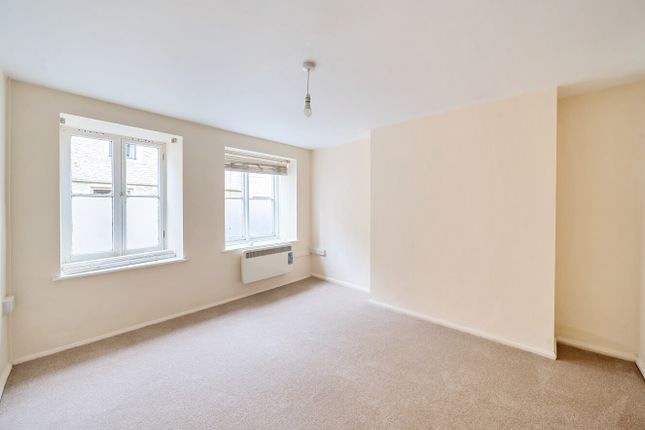 Flat for sale in Gloucester Street, Cirencester, Gloucestershire