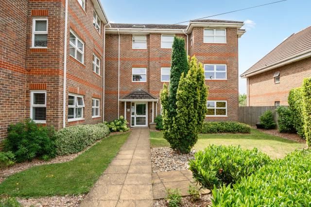 2-bed flat on 13, Rushmon Court,, Barker Road, Surrey, £270,000