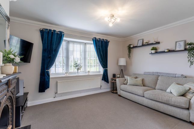 28 Mungo Park Road, Gravesend, Kent photo 3