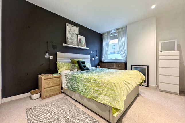Flat 46, Bree Court, London photo 3