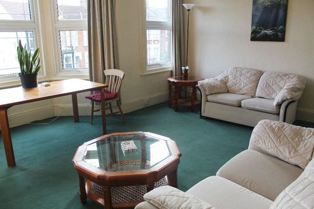 First Floor Flat, 172 Squires Lane, London photo 2