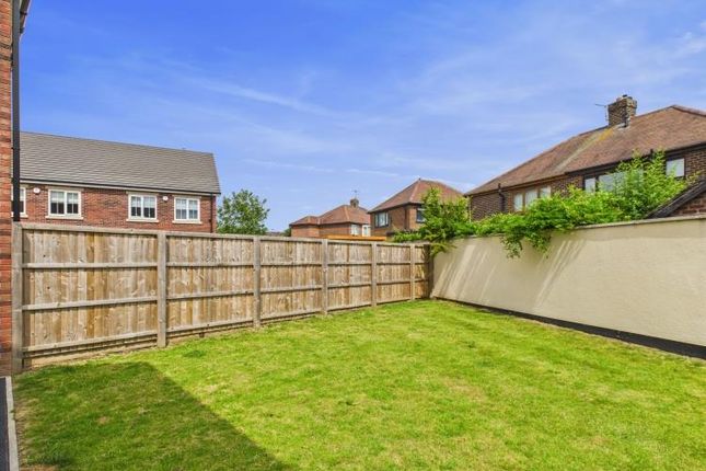 3, St. Georges Close, Pontefract photo 3