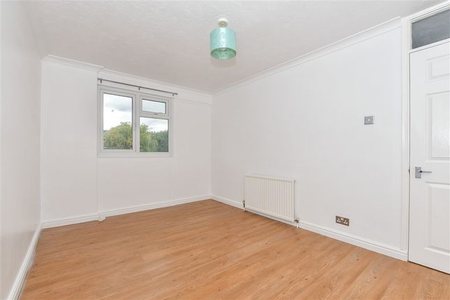 Herons Way, Hythe photo 4