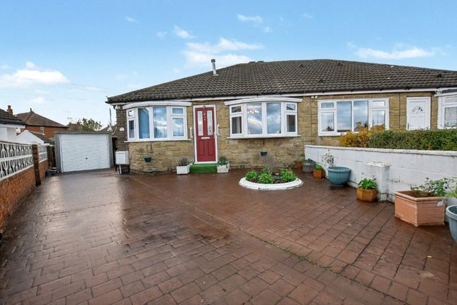 2-bed bungalow on 2, Winden Grove, Wakefield, £260,000