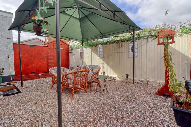 65, Broadway, Jaywick photo 4