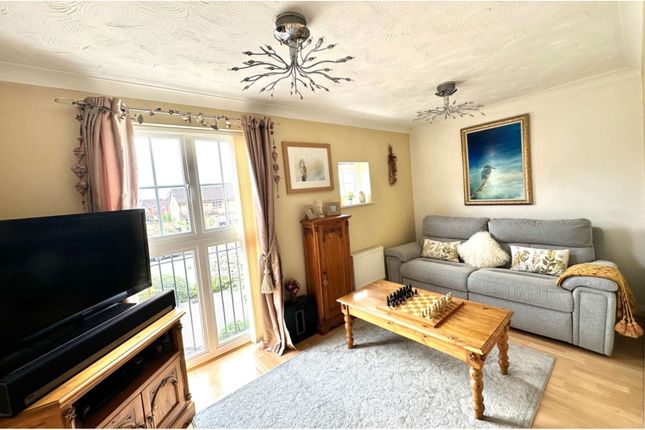 Terraced house for sale in Dorsey Drive, Bedford