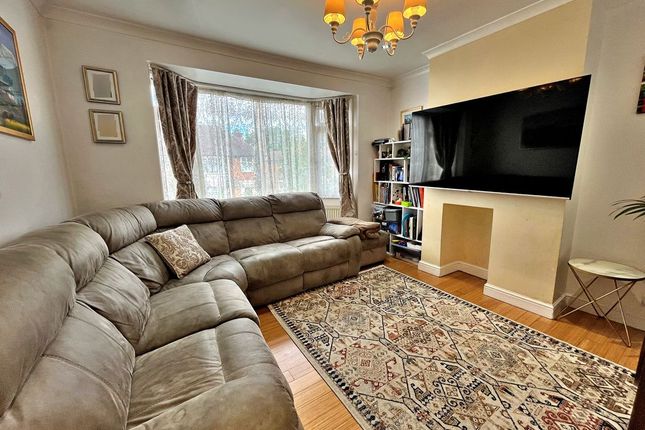 2A, Wordsworth Avenue, Greenford photo 2