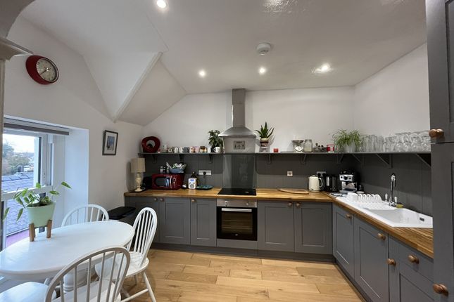 Apartment 1, Penrhiw 15 Carmarthen Street, Llandeilo photo 2