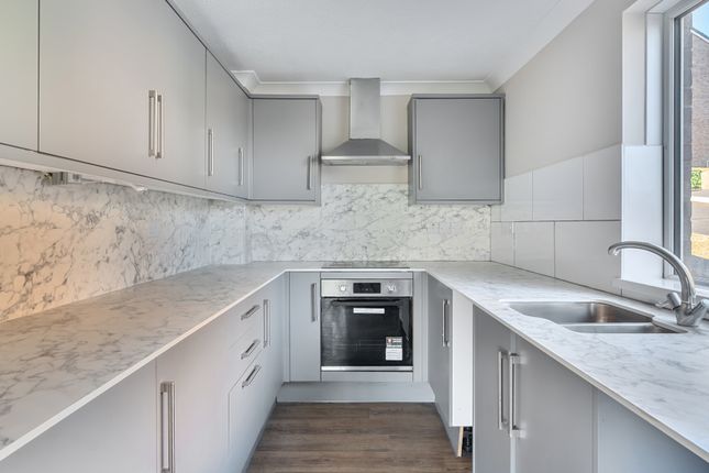 Flat 1, Stratford Court,, Westover Gardens, Somerset photo 3